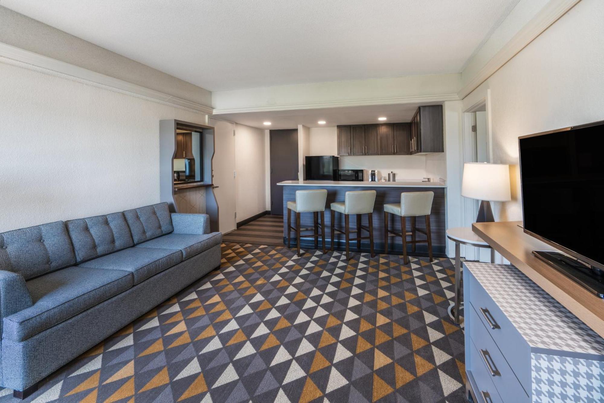 Holiday Inn & Suites Pittsfield-Berkshires By Ihg Exterior photo