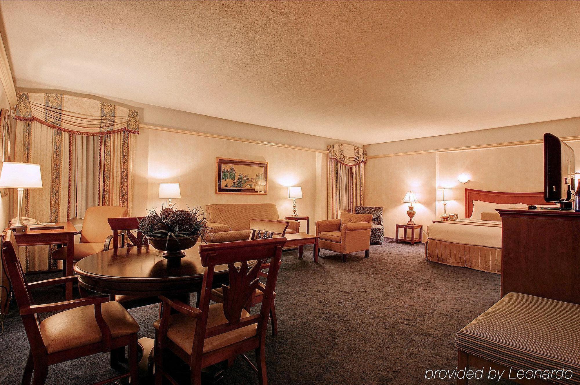 Holiday Inn & Suites Pittsfield-Berkshires By Ihg Exterior photo