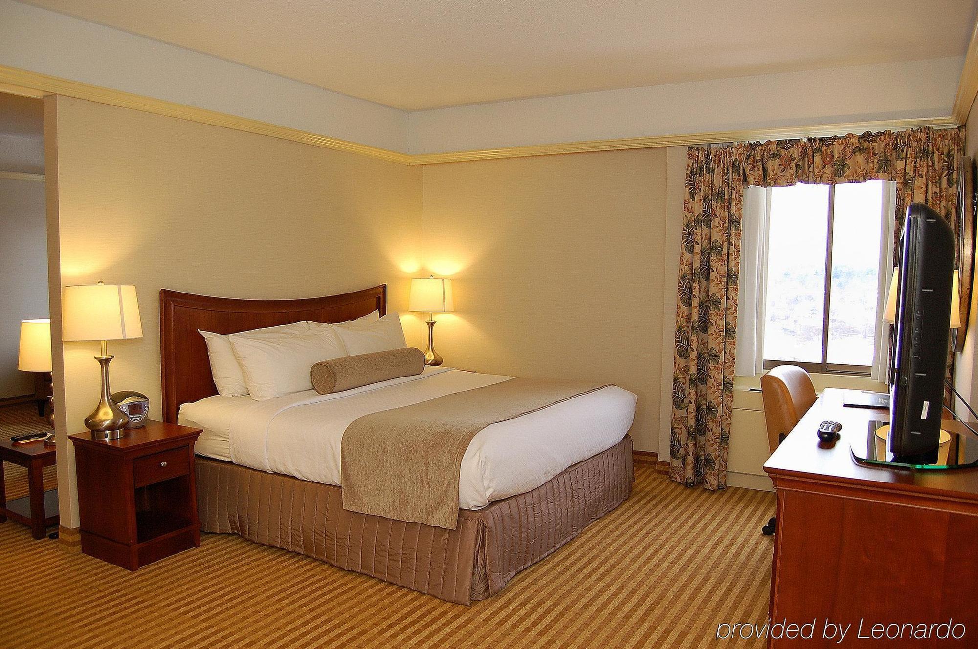 Holiday Inn & Suites Pittsfield-Berkshires By Ihg Exterior photo