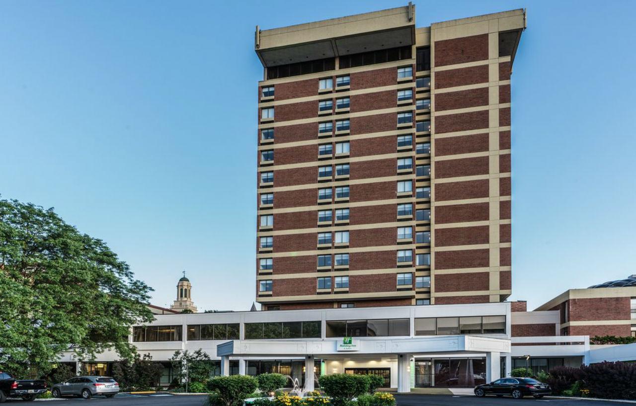 Holiday Inn & Suites Pittsfield-Berkshires By Ihg Exterior photo
